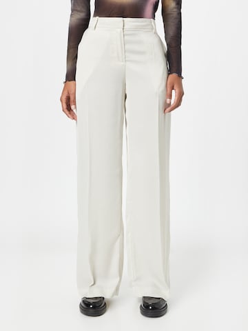 Wide leg Pantaloni con piega frontale 'Riley' di WEEKDAY in bianco: frontale