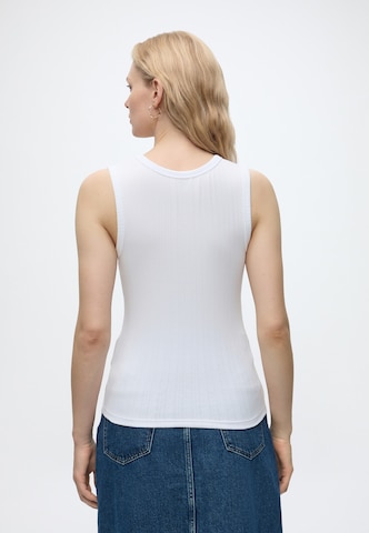 GAP Top in White
