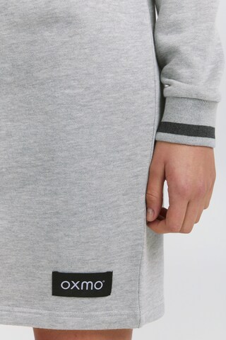 Robe Oxmo en gris
