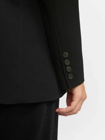 Sacou ' SRVilja ' de la Soft Rebels pe negru: lateral