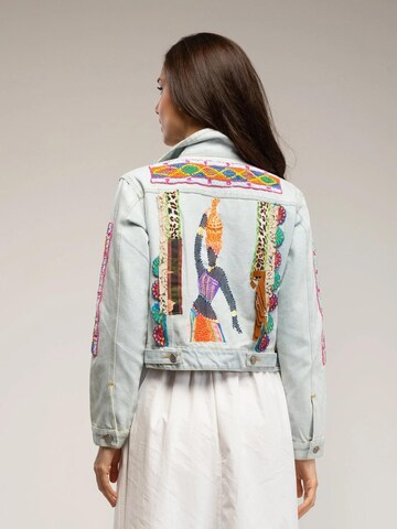 Tantra - Chaqueta de entretiempo 'Chaqueta denim con dibujo africano bordado y lentejuelas' en azul