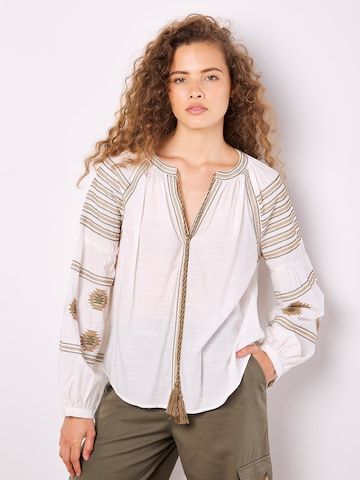 Apricot Blouse 'Aztec Embroidered' in Wit: voorkant