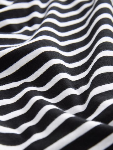 Next - Camiseta en negro