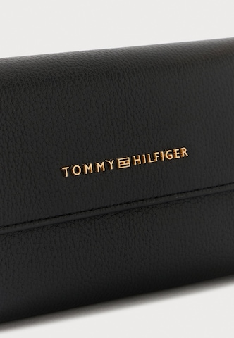 TOMMY HILFIGER - Bolso de noche 'ESSENTIAL' en negro