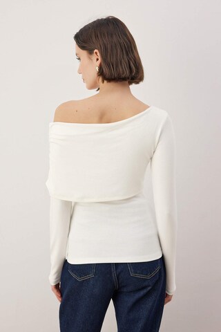 Trendyol Shirt in Beige