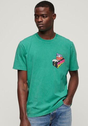T-Shirt 'Travel' Superdry en vert : devant