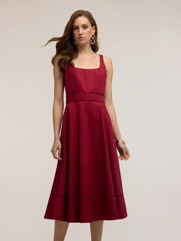 MOTIVI Dress in Red: front