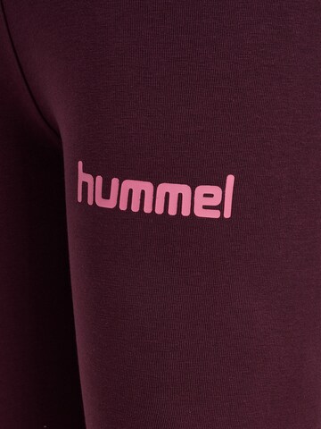 Hummel Slimfit Sportbroek in Rood