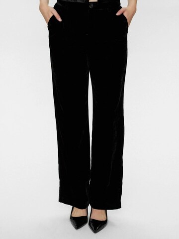 Regular Pantalon ' NUHARBOR PANTS ' NÜMPH en noir : devant