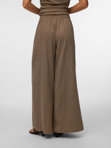 Wide Leg Pantalon à plis 'VMKAYLA' VERO MODA en marron