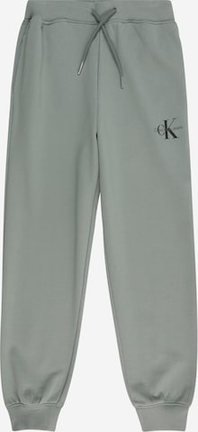 Pantaloni de la Calvin Klein Jeans pe verde: față