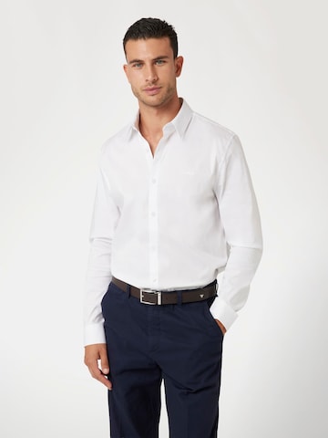 GUESS Slim fit Srajca | bela barva: sprednja stran