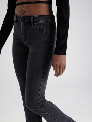 WRANGLER Bootcut Jeans i svart