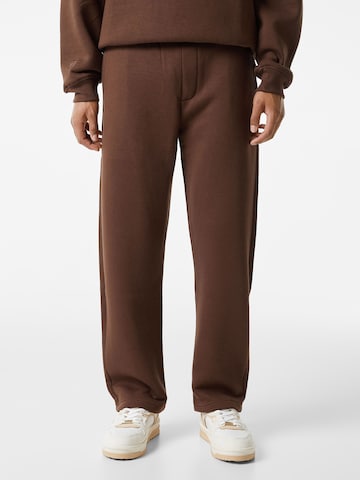 Bershka Regular Trousers in Brown: front