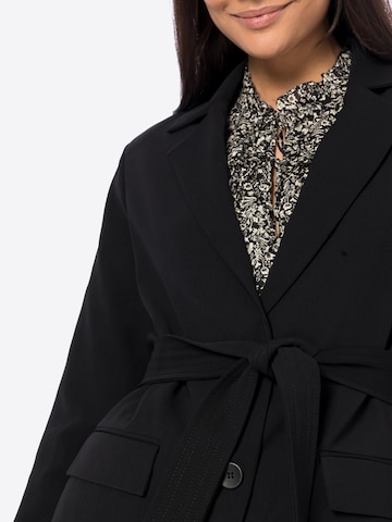 Oasis Blazer in Black