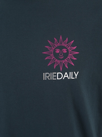 Iriedaily T-shirt 'Dose Descene' i blå