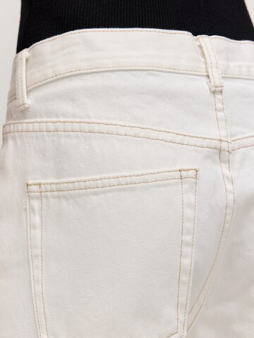 Bootcut Jeans 'Caro' di EDITED in bianco