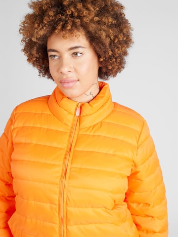 ONLY Carmakoma - Chaqueta de entretiempo 'TAHOE' en naranja