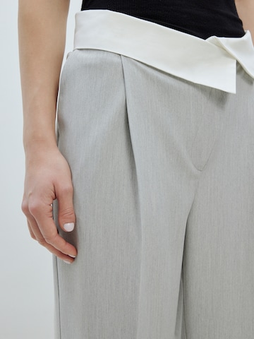 EDITED Loose fit Trousers with creases 'Martine' in Grey