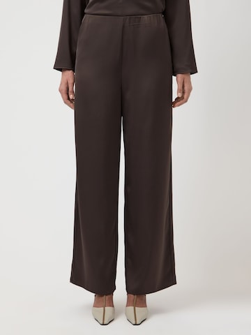 YAS - Pierna ancha Pantalón 'YASPella' en marrón: frente