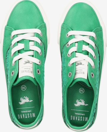 Sneaker bassa di MUSTANG in verde