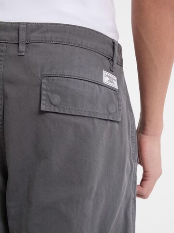 regular Pantaloni di GUESS in grigio