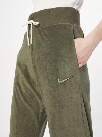 Nike SportswearWide Leg/ Široke nogavice Hlače - zelena boja