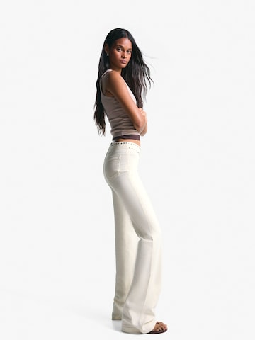 Regular Pantalon Bershka en blanc
