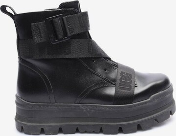 UGG Dress Boots in 37 in Black: front