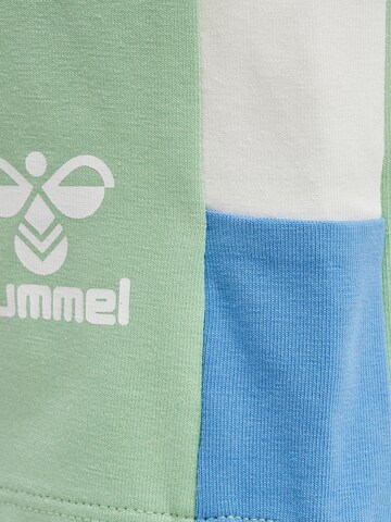Hummel Regular Shorts 'Elio' in Grün