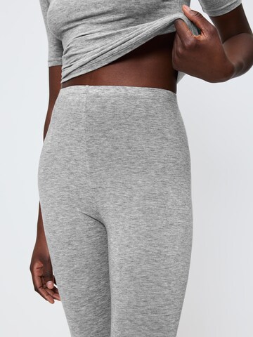 TRIUMPH - Calças de pijama ' Beauty Layers ' em cinzento