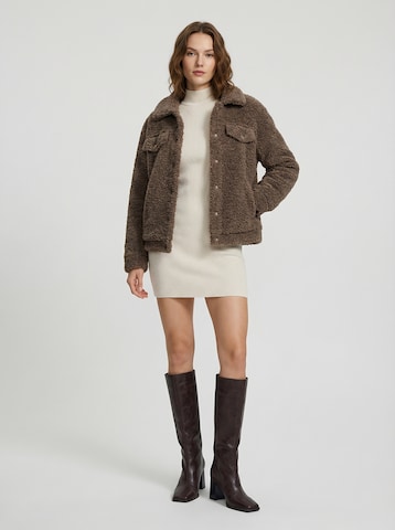 studioselect Stickad klänning 'Nova' i beige