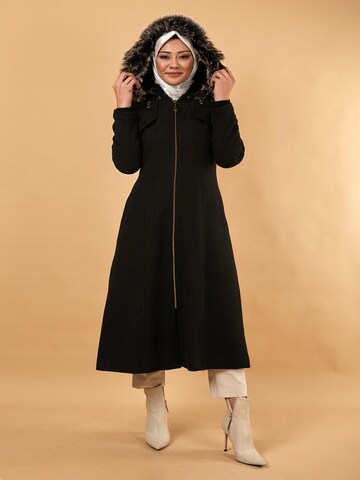 MODAMIHRAM Winter Coat in Black