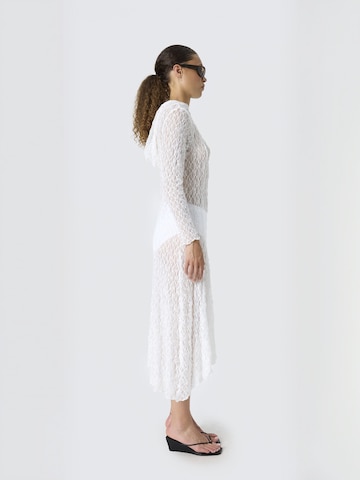 Robe ' MargoRS ' Résumé en blanc : sur le côté
