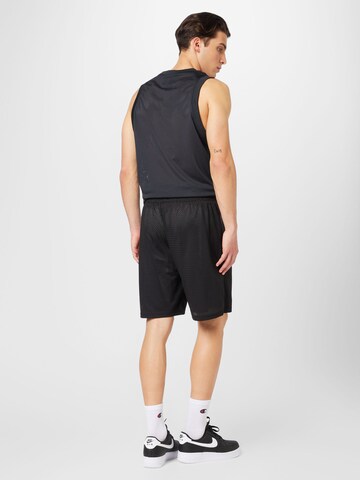 NEW ERA Regular Shorts in Schwarz