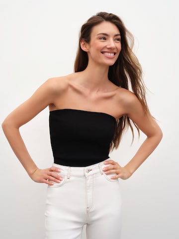 RÆRE by Lorena Rae Top 'Hailey' in Black: front