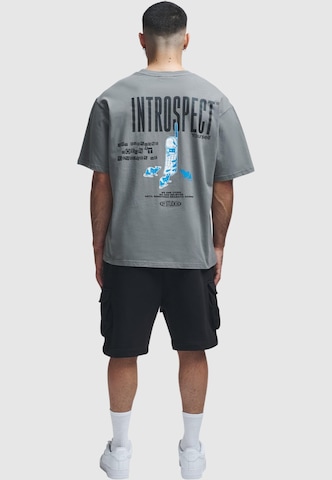 Maglietta 'Introspect' di 2Y Studios in grigio