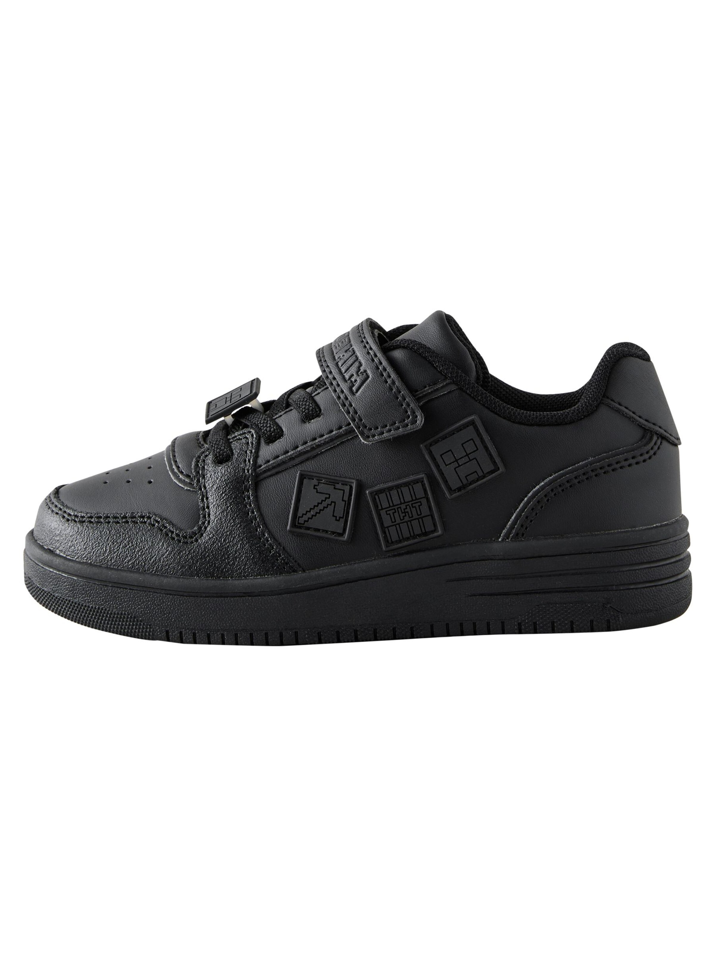 Next Low shoe in Black: front