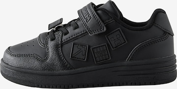 juoda Next Pusbačiai: priekis