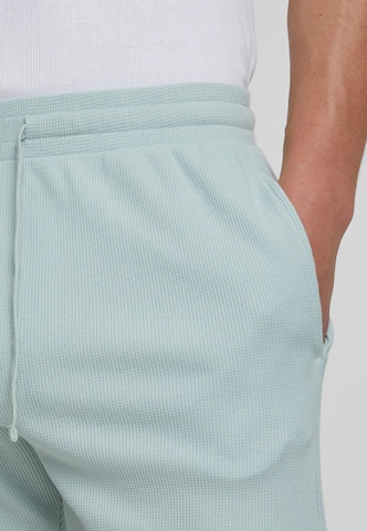 Urban Classics Loose fit Trousers in Green