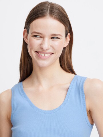 b.young - Top en azul
