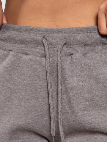 Effilé Pantalon de sport 'Amelia' Smilodox en marron