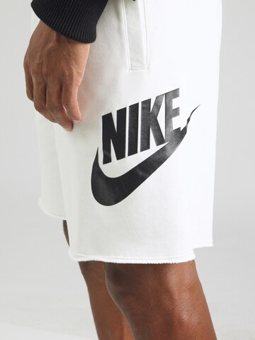 Loosefit Pantaloni 'CLUB ALUMNI' di Nike Sportswear in beige