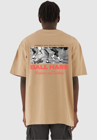 MT Upscale T-Shirt 'Ball Hard' in Beige: predná strana