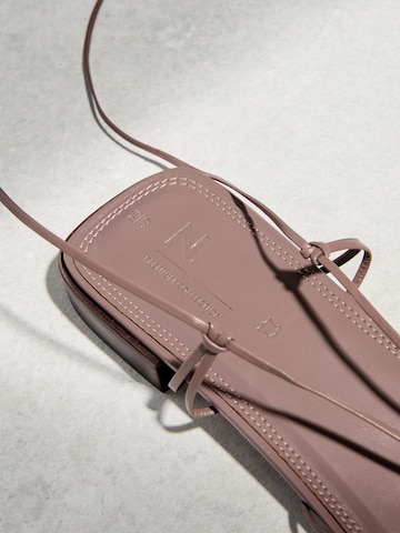 Next Riemensandale in Grau