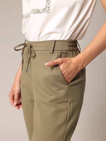 Regular Pantalon 'Vanida' Deeluxe en vert