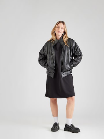 Rochie de la ONLY Carmakoma pe negru