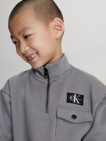 Calvin Klein Jeans Sweatshirt in Grey