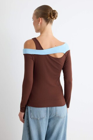 Trendyol - Camiseta en marrón