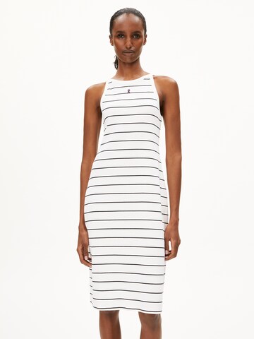 Robe ARMEDANGELS en mélange de couleurs : devant